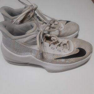 Nike Air Max Infuriate size 5Y Shoes